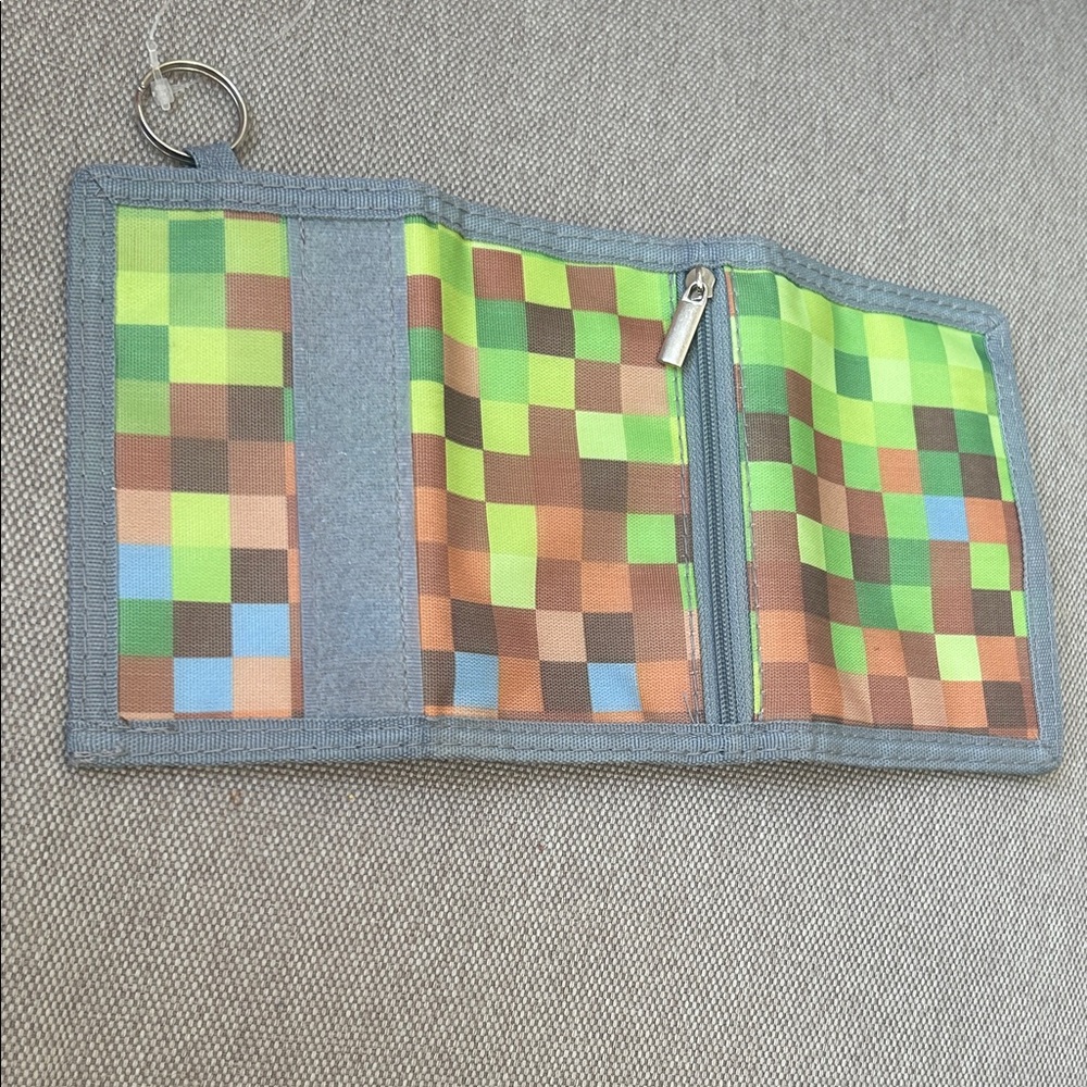 Pixel Pattern Keychain Wallet - Picture 2 of 8